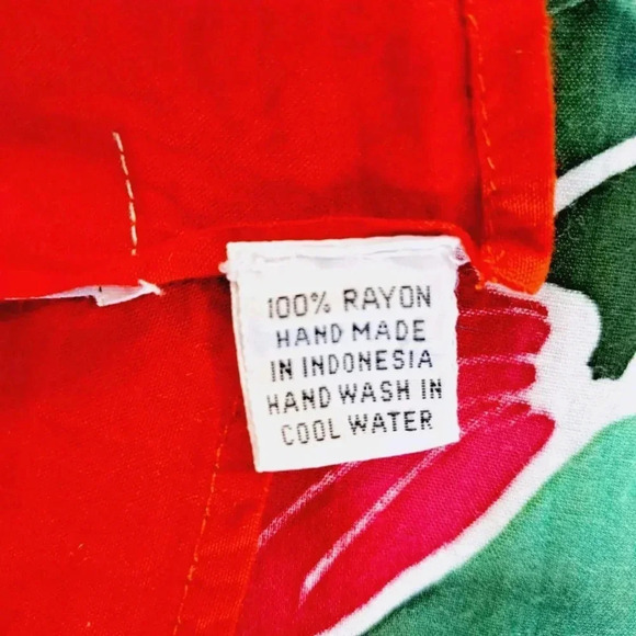 Chrysalis Tropical Sarong Wrap Handmade In Indonesia Red Floral 43x66 Inches - Picture 6 of 6